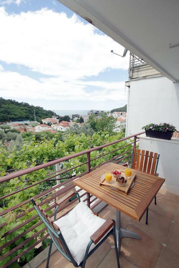 Apartments Ardura Petrovac Екстер'єр фото